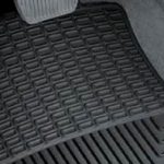 Szybkie i łatwe porady dotyczące czyszczenia samochodowych mat podłogowych