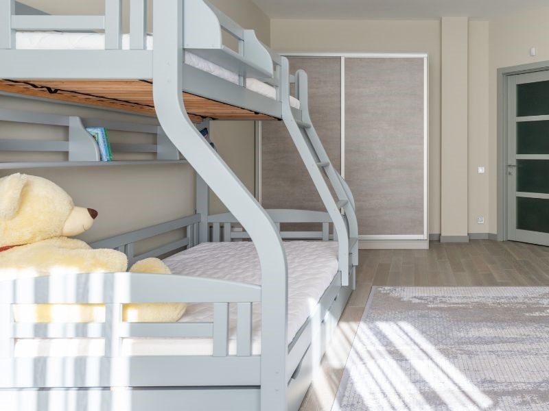Jak znaleźć idealne łóżko piętrowe do swojego wnętrza?